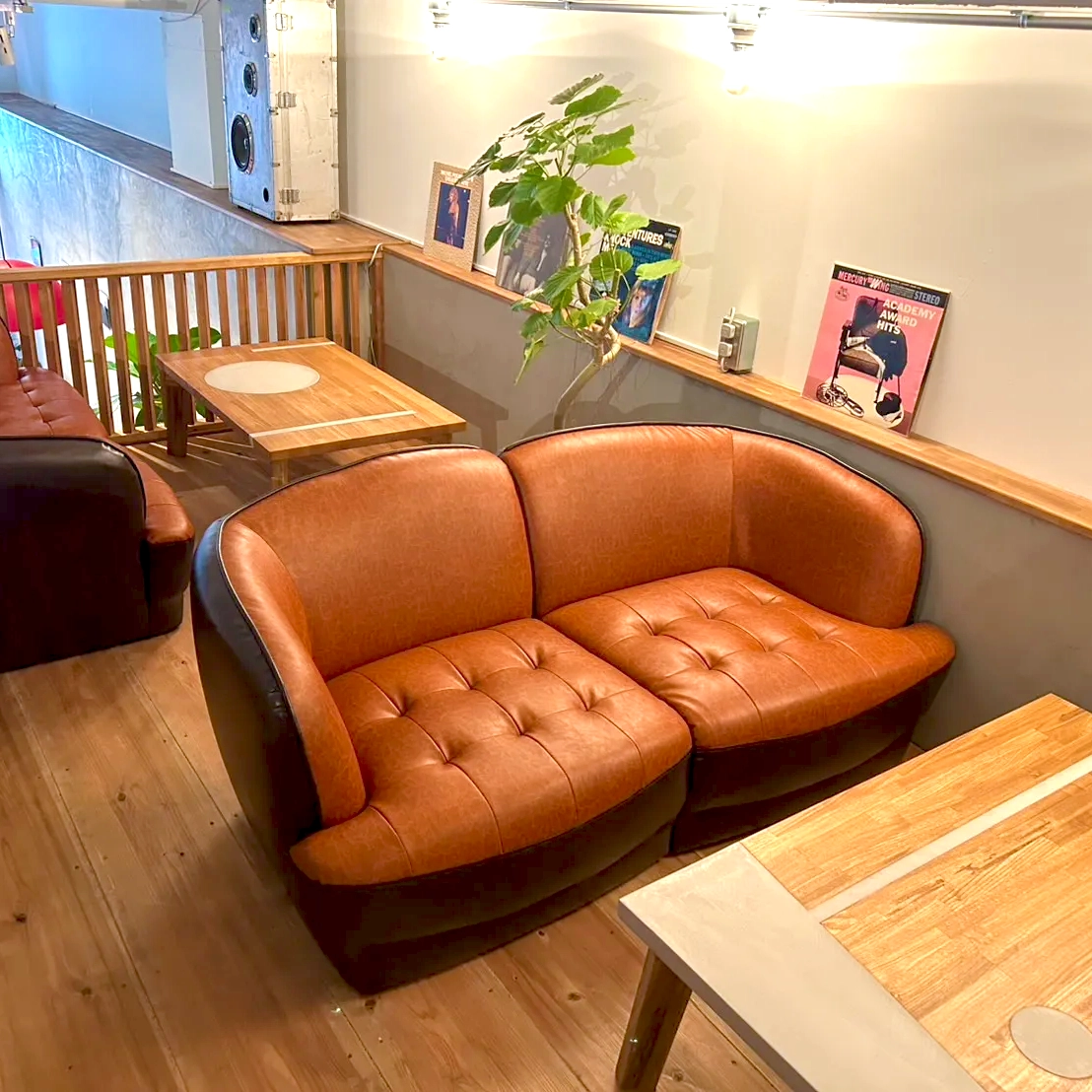 店内のソファの写真
